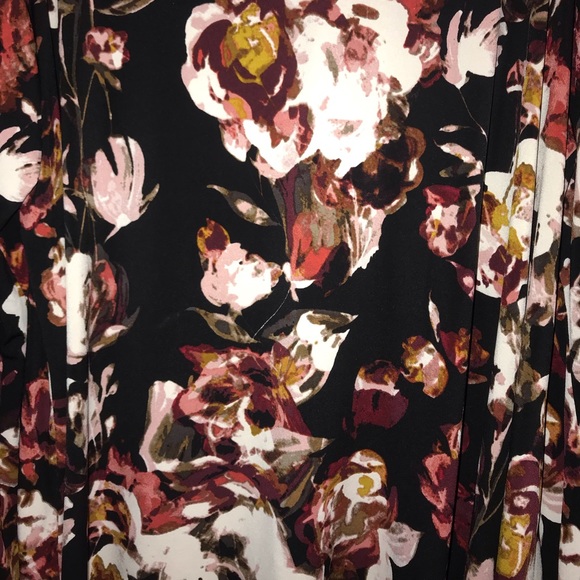 Avenue Gorgeous bell sleeved top - Picture 2 of 3